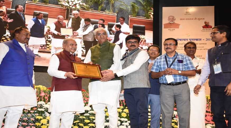 1571848636Singh-deo, ग्राम पंचायतों के आगे बढ़ने से आगे बढेगा देश - नरेन्द्र सिंह तोमर, 11 पुरस्कारों से छत्तीसगढ़ सम्मानित