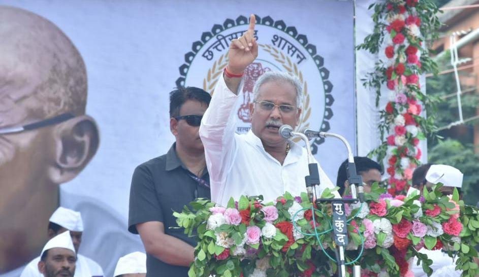 मुख्यमंत्री ने ’गांधी विचार पदयात्रा’ के समापन पर विशाल आमसभा को किया सम्बोधित