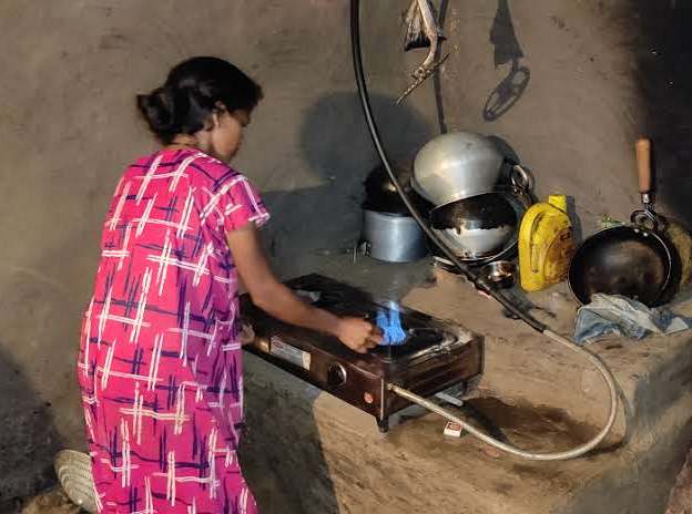 जषपुरनगर : जिले में बायोगैस संयंत्र स्थापित होने से ग्रामीणों को सस्ता व साफ ईंधन हो रहा है प्राप्त