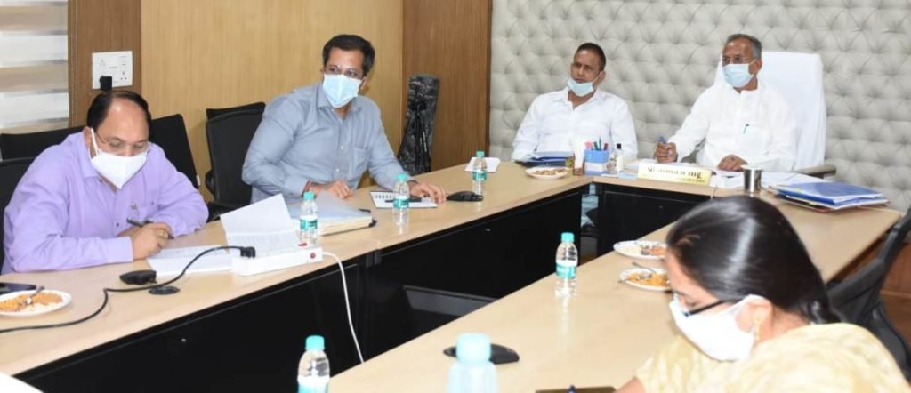 रायपुर : बरसात से पहले हो सड़कों की मरम्मत: मंत्री श्री ताम्रध्वज साहू