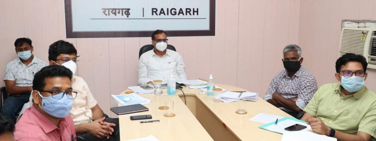 रायगढ़ : जिले में स्वास्थ्य क्षेत्र में किये कार्यों के लिये मुख्य सचिव श्री जैन ने कलेक्टर श्री भीम सिंह की सराहना की