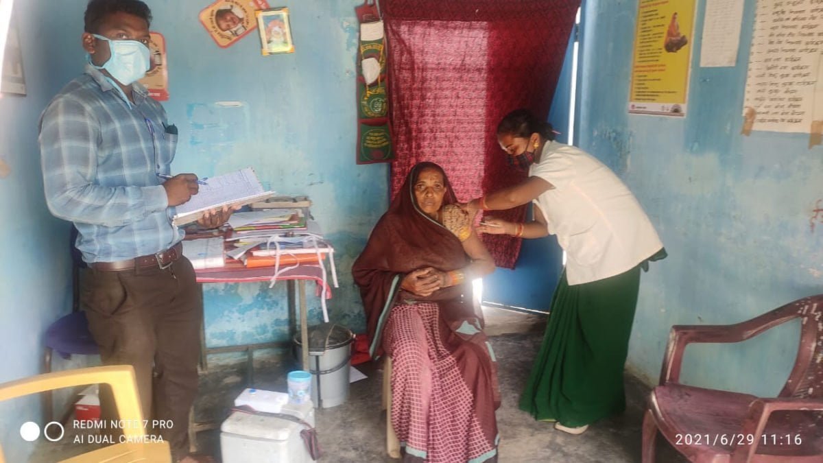 वैक्सीन लगवाने के बाद महिला को मिर्गी से मिली मुक्ति, झटके आने हुआ बंद