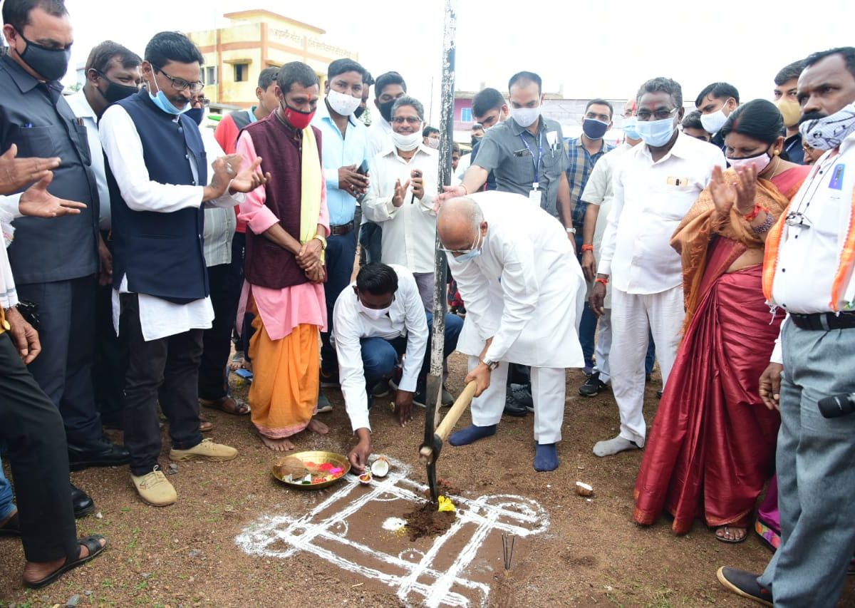 रायपुर : ​​​​​​​गृह मंत्री श्री ताम्रध्वज साहू ने नगर निगम रिसाली क्षेत्र में  3.29 करोड़ के 62 कार्यों का किया भूमिपूजन