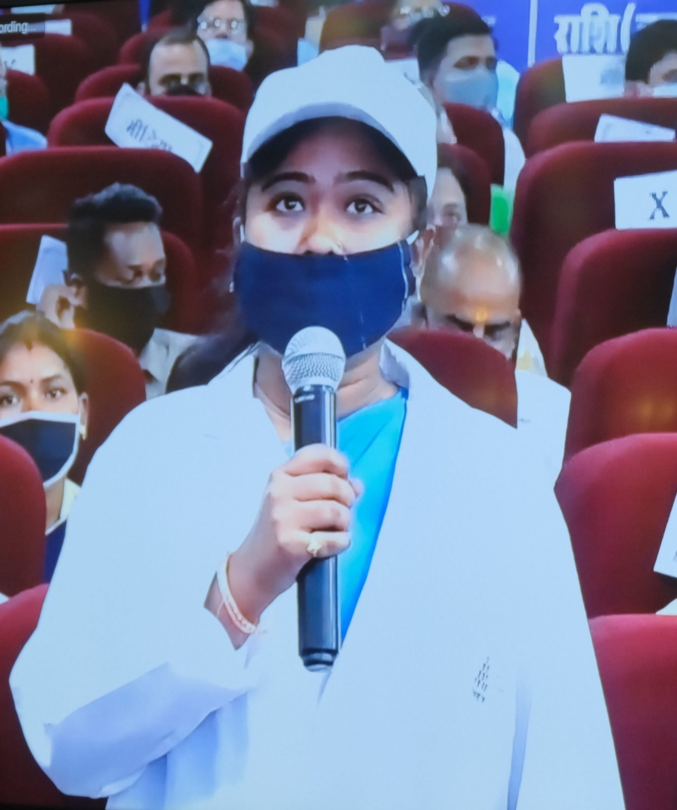 ट्री-गार्ड और मास्क ने समूह की महिलाओं को बनाया आत्मनिर्भर