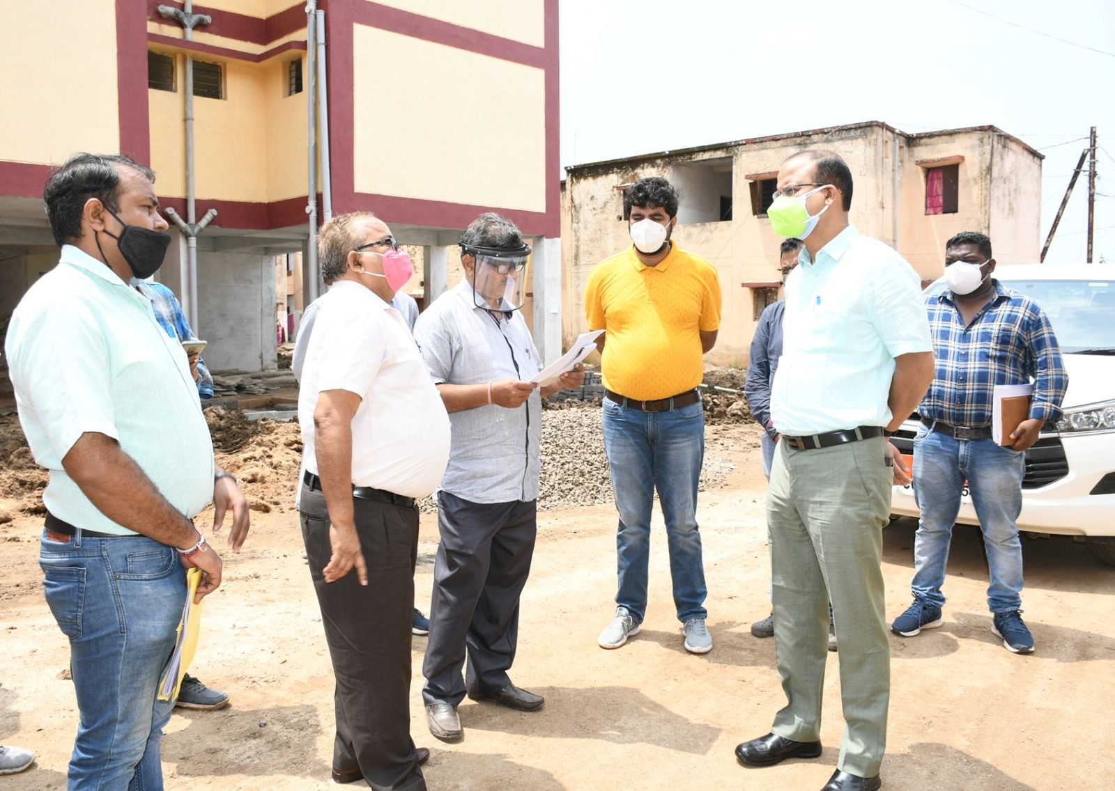 राजनांदगांव: कलेक्टर ने आशा नगर में कुष्ठ रोग प्रभावितों के लिए बनाए गये आवास का किया निरीक्षण - सामुदायिक भवन एवं राशन की दुकान का निर्माण करने के दिए निर्देश