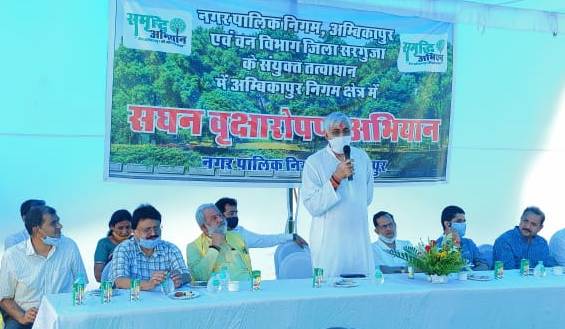 अम्बिकापुर  : प्रकृति तथा पर्यावरण की सुरक्षा के लिए वृक्षारोपण जरूरी- श्री सिंहदेव