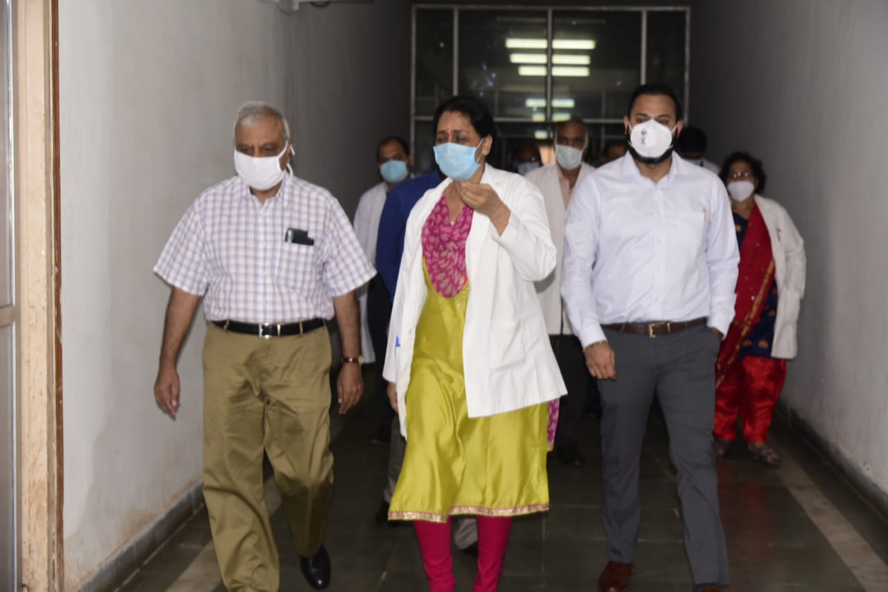 बिलासपुर : प्रमुख सचिव स्वास्थ्य ने किया सिम्स कॉलेज व हॉस्पिटल का किया निरीक्षण, भवन मरम्मत प्राथमिकता से करने का निर्देश