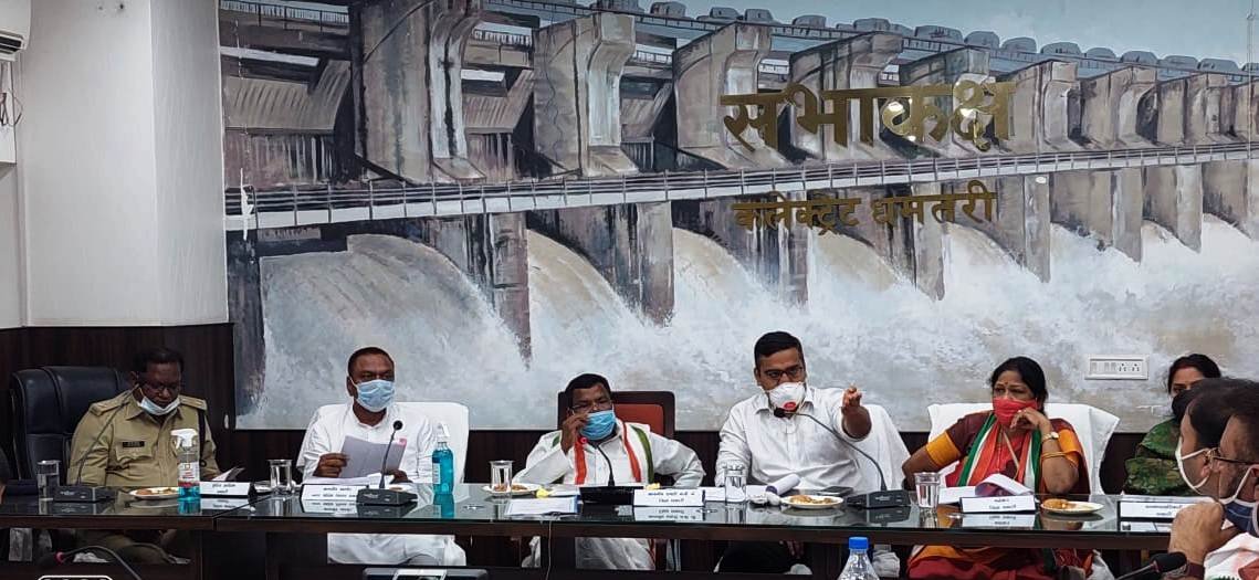 धमतरी : प्रभारी मंत्री ने जीवनदीप समिति की बैठक लेकर दी विभिन्न कार्यों की स्वीकृति