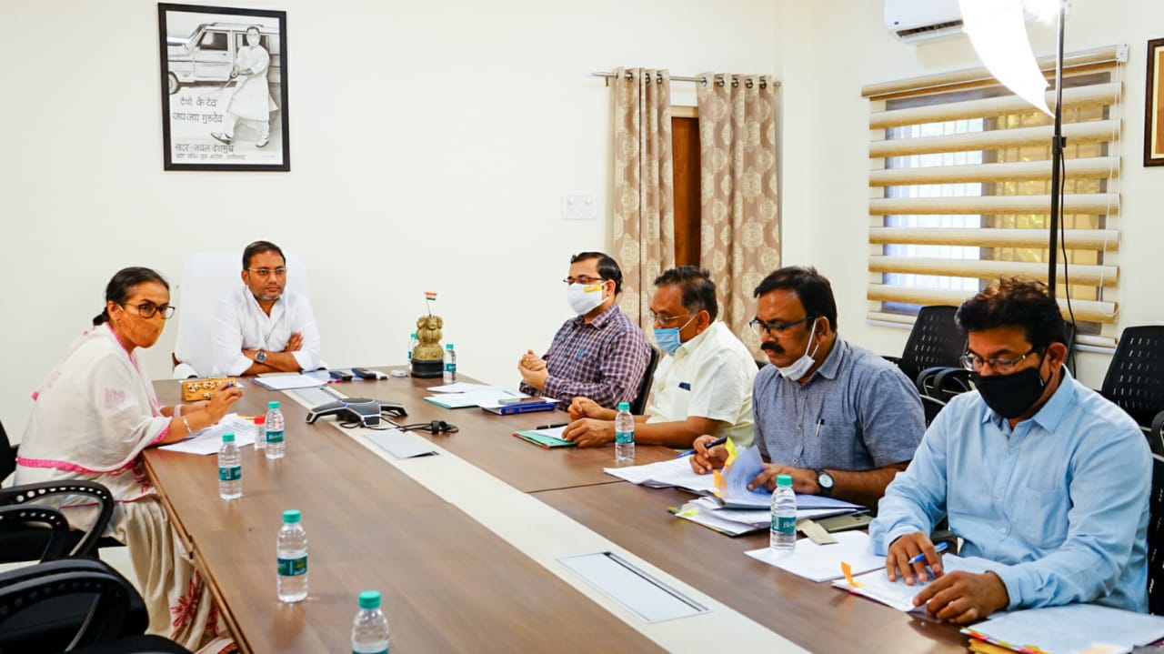 ग्रामोद्योग विभाग के हस्तशिल्प विकास बोर्ड,माटीकला बोर्ड द्वारा आगामी योजनाओं की अद्यतन स्थिति वर्चुअल बैठक के माध्यम से चर्चा: गुरु रूद्र कुमार