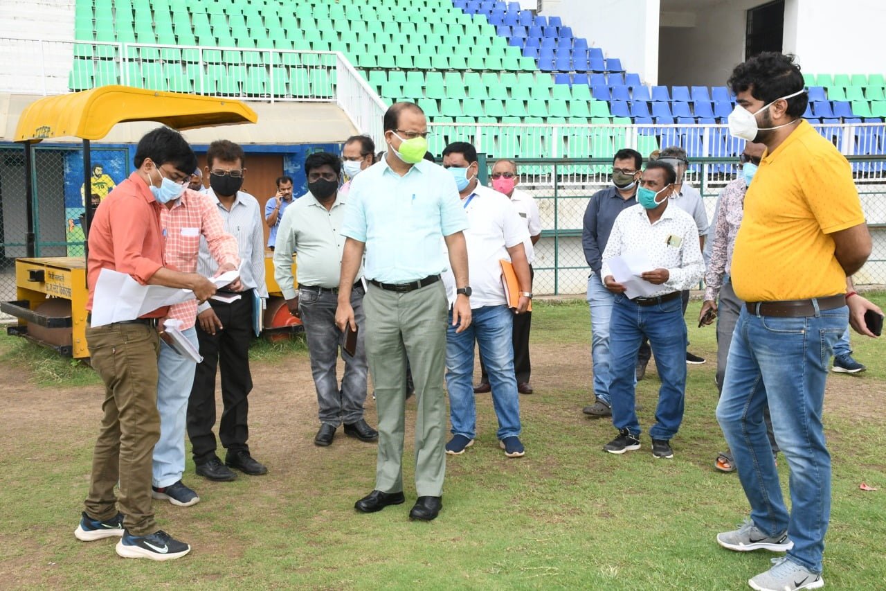 राजनांदगांव कलेक्टर ने किया दिग्विजय स्टेडियम का निरीक्षण