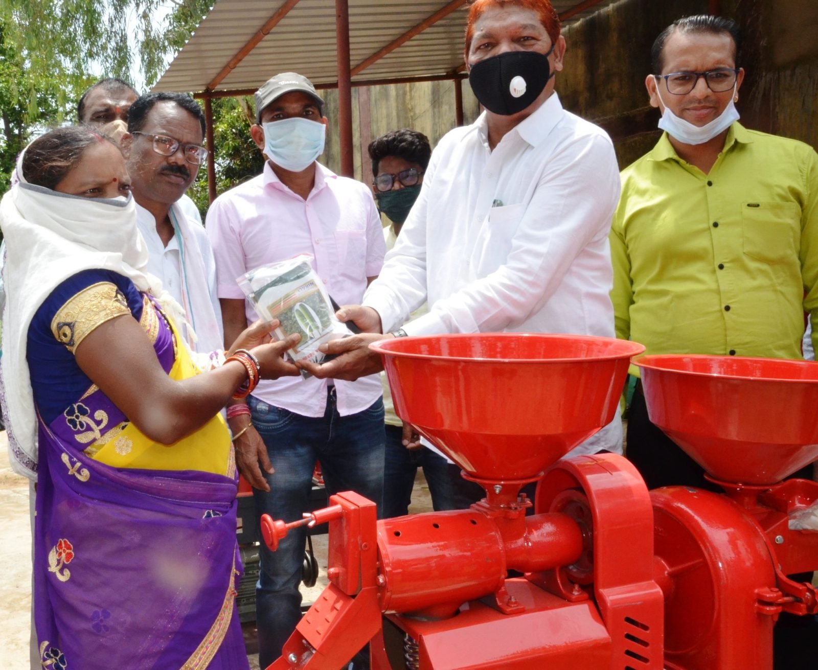 नारायणपुर : महिला स्वसहायता समूह विभिन्न आर्थिक गतिविधियां अपनाकर बन सकती हैं सशक्त-विधायक श्री चंदन कश्यप