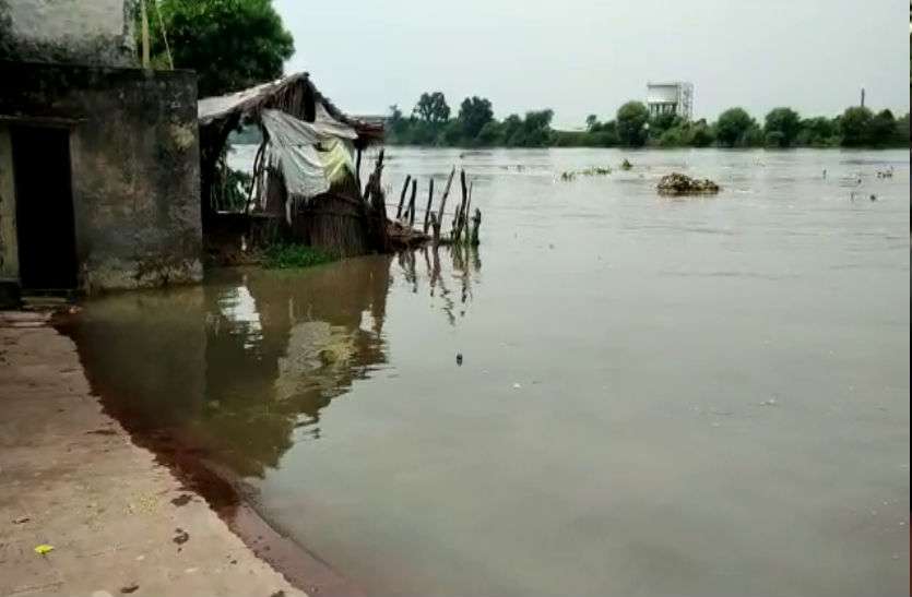 जिले के 16 गांव हसदेव बॅराज के बाढ़ क्षेत्र में बाढ़ के नुकसान से बचने के लिए जल प्रबंध संभाग ने जारी की सूचना