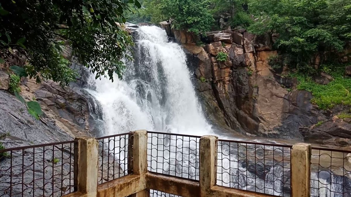 Rajpuri Waterfall (राजपुरी जलप्रपात)