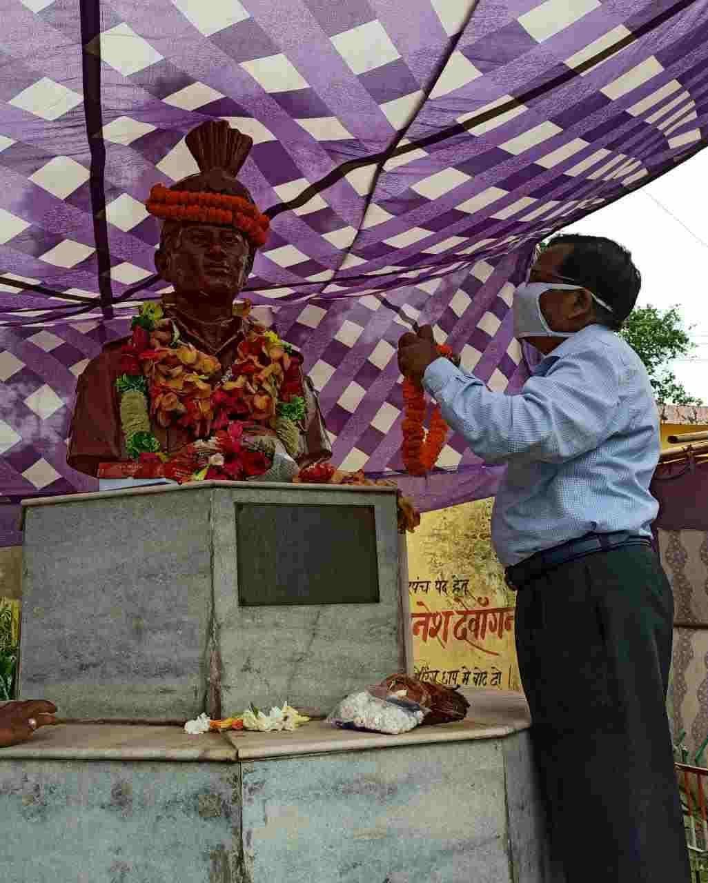 मदनवाड़ा नक्सली हमले में शहीद वीर जवान मिथलेश साहू की दी गयी श्रद्धांजलि