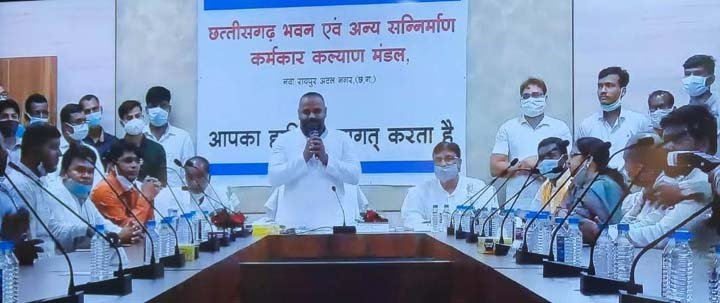 छत्तीसगढ़ भवन एवं अन्य सन्निर्माण कर्मकार कल्याण मण्डल के अध्यक्ष तथा सदस्यों के कार्यभार ग्रहण समारोह में शामिल हुए मुख्यमंत्री