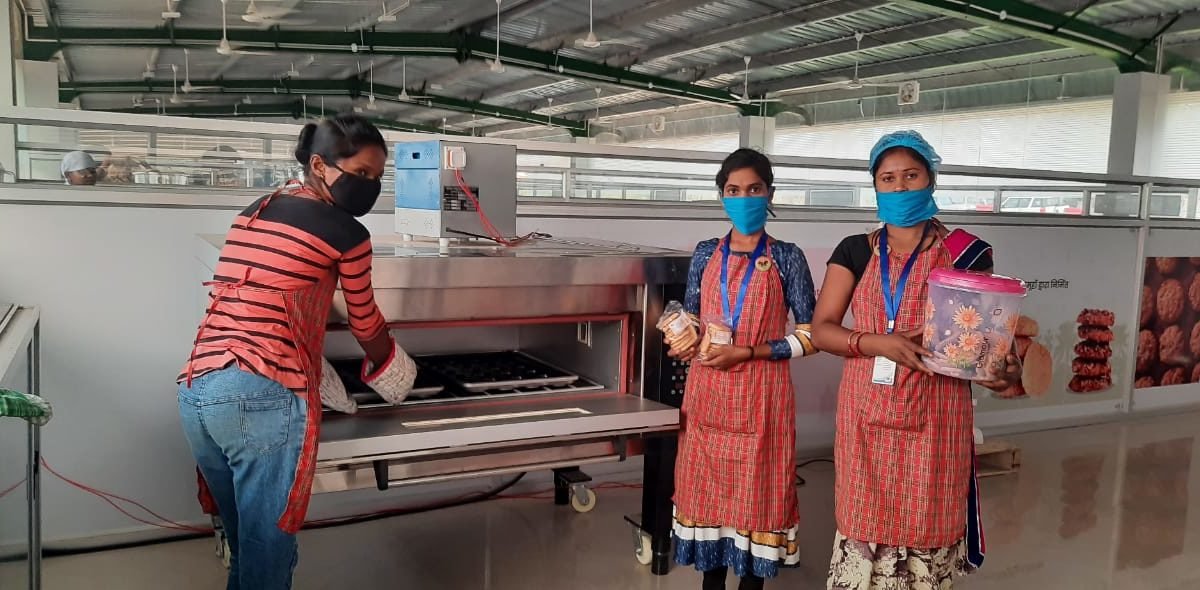 36-19-1, वनवासी महिलाओं ने आत्मनिर्भरता के गढ़ेे नये प्रतिमान...मसाले, बिस्कुट निर्माण से लेकर मुर्गी पालन जैसे कई कामों में पाई सफलता