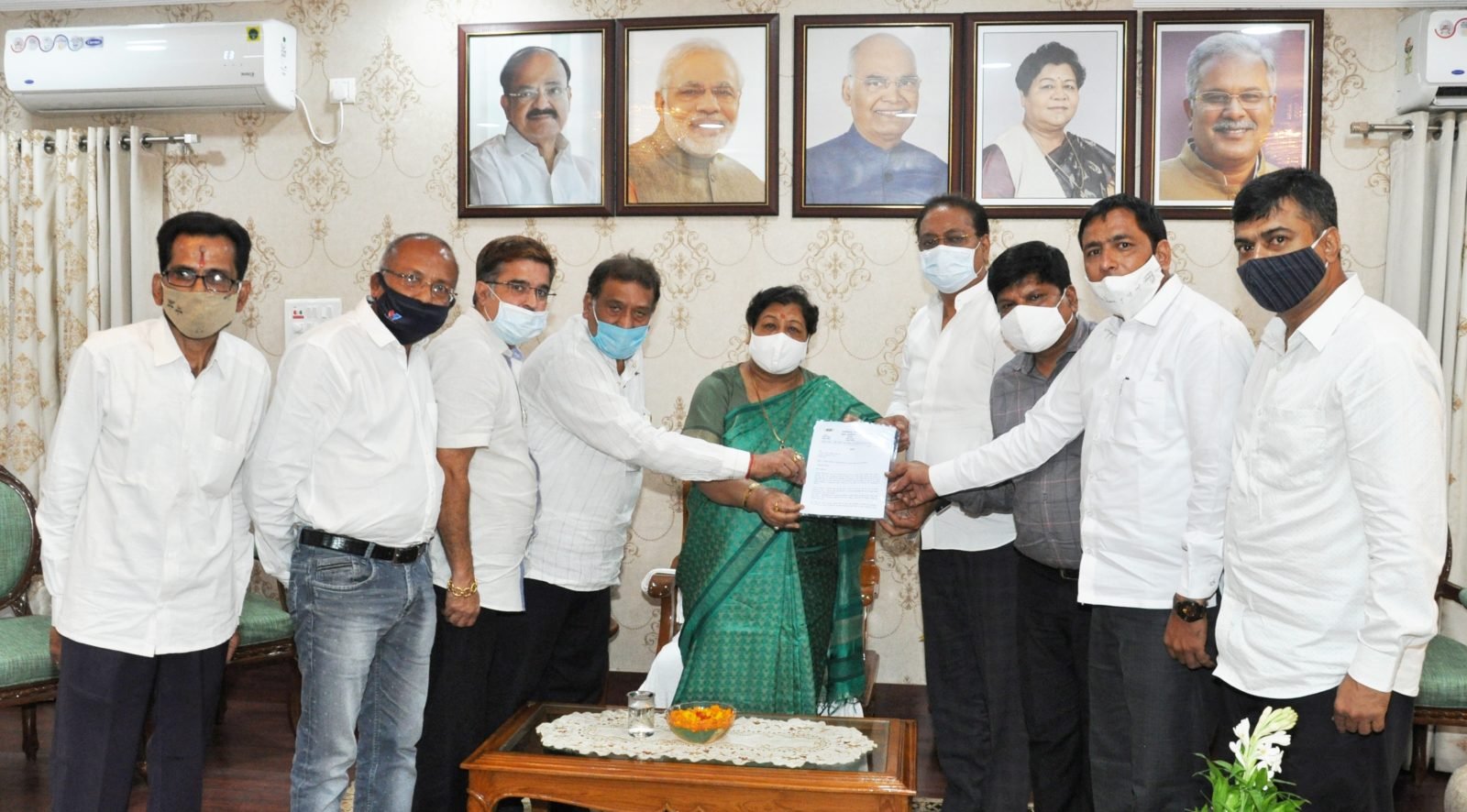 रायपुर : राज्यपाल से छत्तीसगढ़ सराफा एसोसिएशन के प्रतिनिधिमण्डल ने मुलाकात की