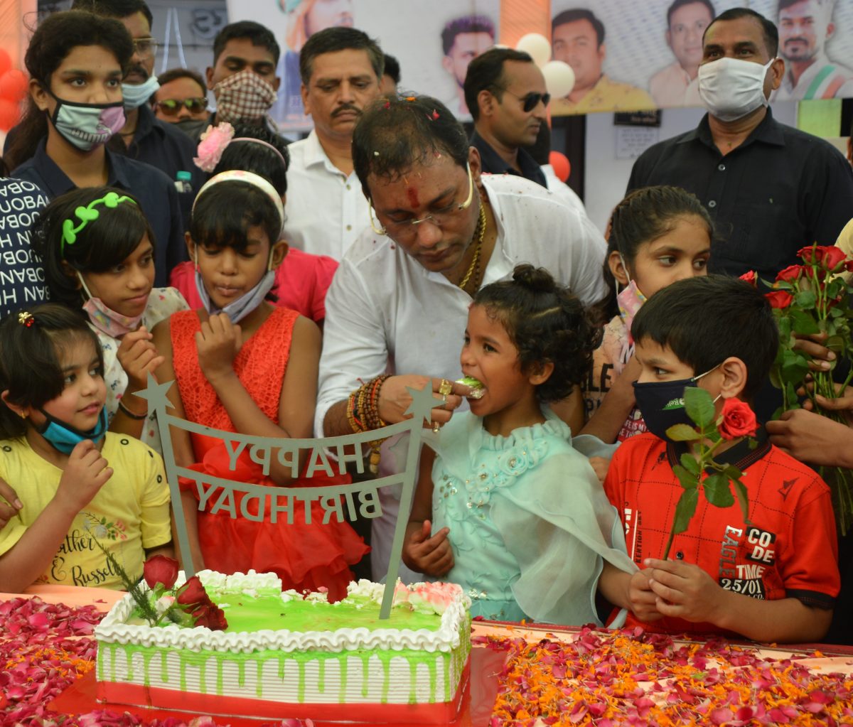 रायपुर : मंत्री गुरू रूद्रकुमार ने निराश्रित बच्चों के साथ मनाया जन्मदिन