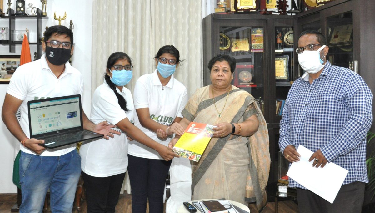 रायपुर :  राज्यपाल को नेचर बॉडीस इको क्लब ने कॉर्बन उत्सर्जन कम करने के लिए किये गये प्रयासों की जानकारी दी