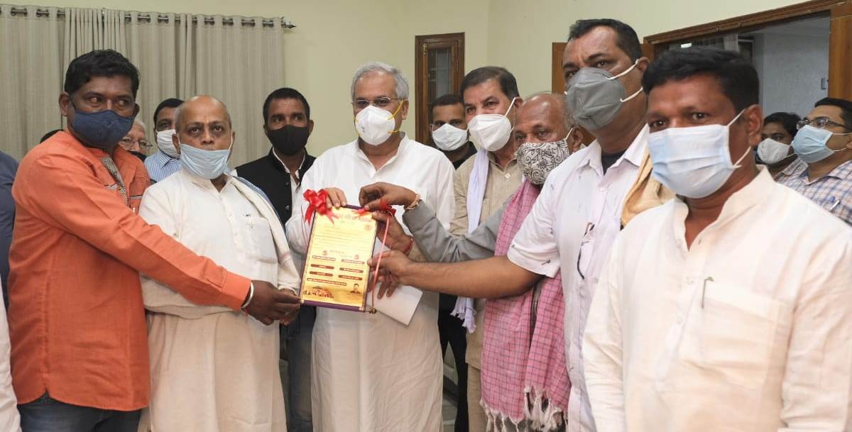 रायपुर : ​​​​​​​मुख्यमंत्री को बस्तर गोंचा महापर्व में शामिल होने का न्यौता