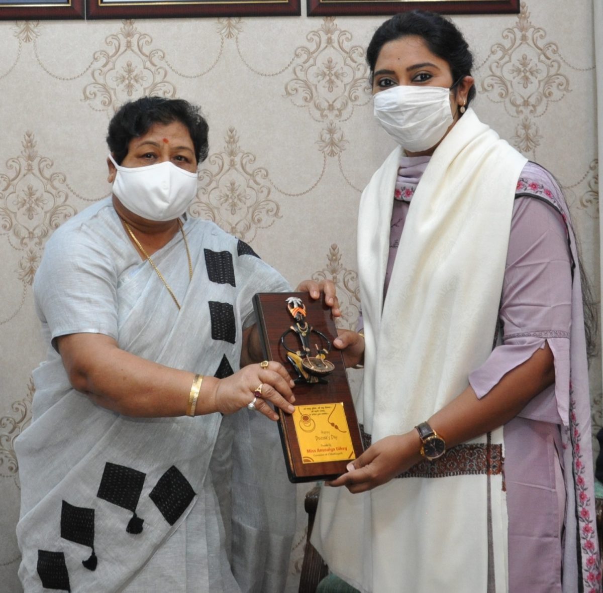 रायपुर : कोरोना काल के दौरान चिकित्सकों ने दिया अमूल्य योगदान : सुश्री उइके