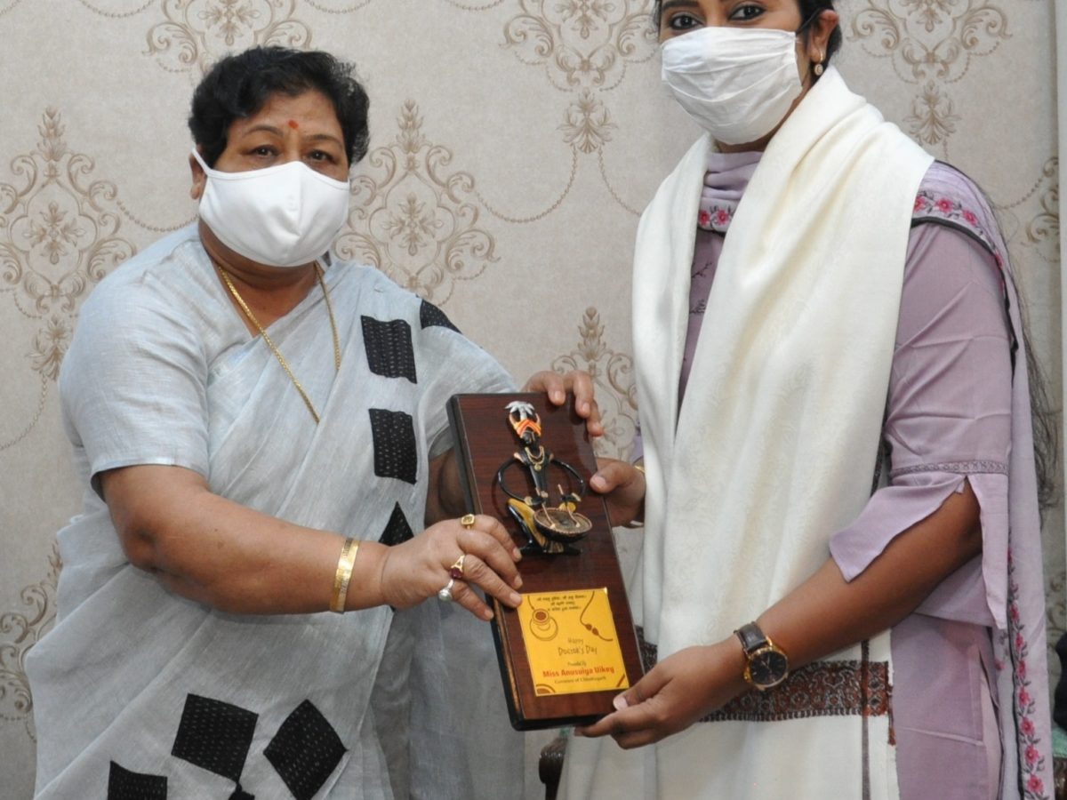 रायपुर : कोरोना काल के दौरान चिकित्सकों ने दिया अमूल्य योगदान : सुश्री उइके