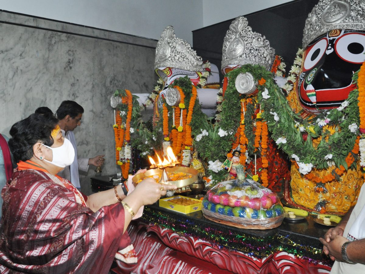 रायपुर : राज्यपाल ने भगवान जगन्नाथ की पूजा-अर्चना कर प्रदेश की सुख समृद्धि की कामना की