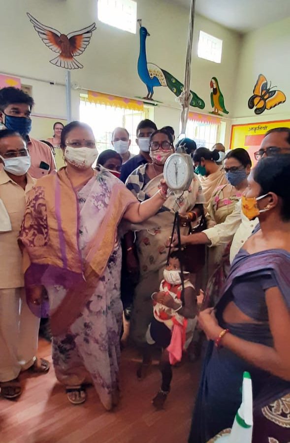 रायपुर : मंत्री श्रीमती भेंड़िया गांव कलकसा में वजन त्यौहार में हुईं  शामिल : 25 नंद घर का किया लोकार्पण  