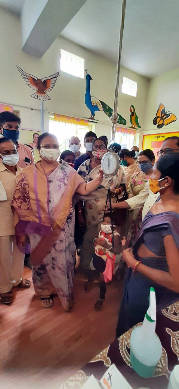 रायपुर : मंत्री श्रीमती भेंड़िया गांव कलकसा में वजन त्यौहार में हुईं  शामिल : 25 नंद घर का किया लोकार्पण  