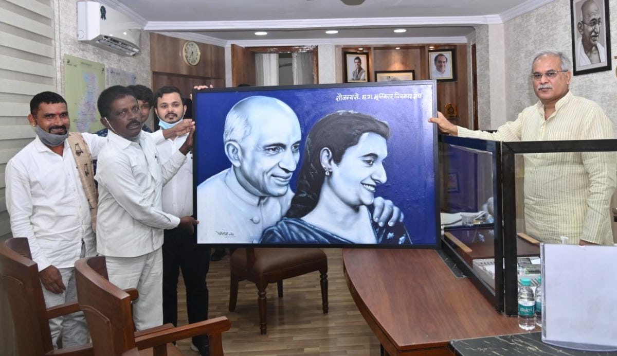 रायपुर : ​​​​​​​मुख्यमंत्री से चित्रकार एवं मूर्तिकार श्री चक्रधारी ने की सौजन्य मुलाकात