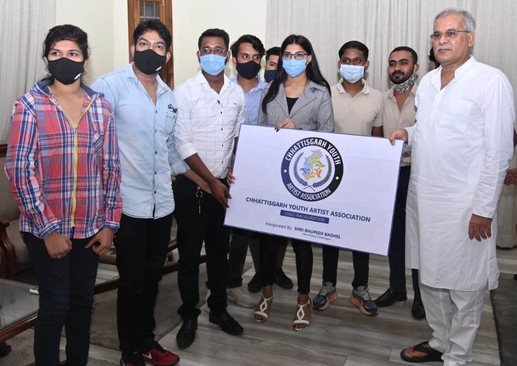 मुख्यमंत्री से छत्तीसगढ़ यूथ आर्टिस्ट एसोसिएशन के प्रतिनिधि मंडल ने की सौजन्य मुलाकात