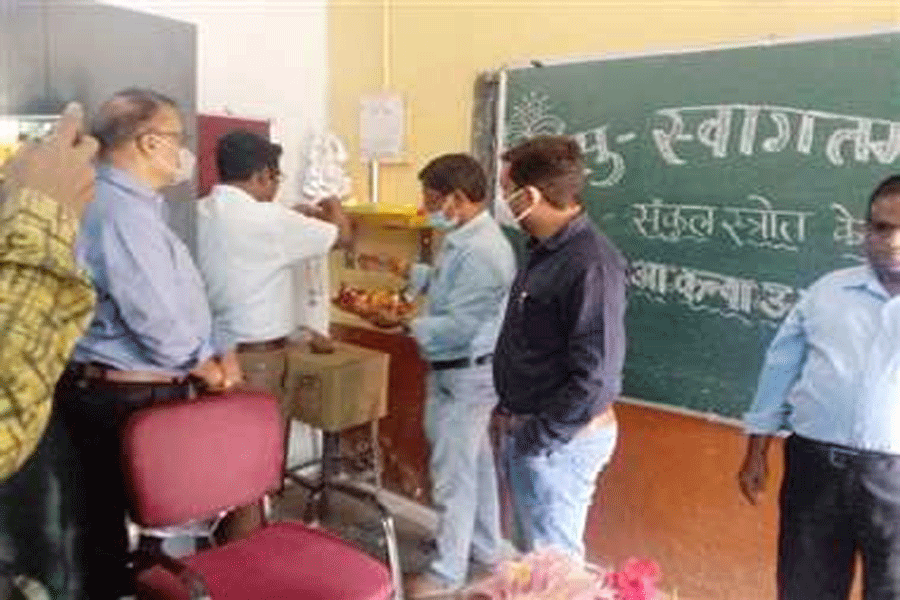 नवीन संकुल भवन शुभारंभ के साथ हुई समीक्षा बैठक