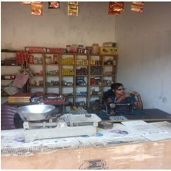 बिहान से जुड़कर पिंकी ने किराना स्टोर और सिलाई को बनाया आजीविका का आधार, परिवार को आर्थिक मदद देने हुई सक्षम