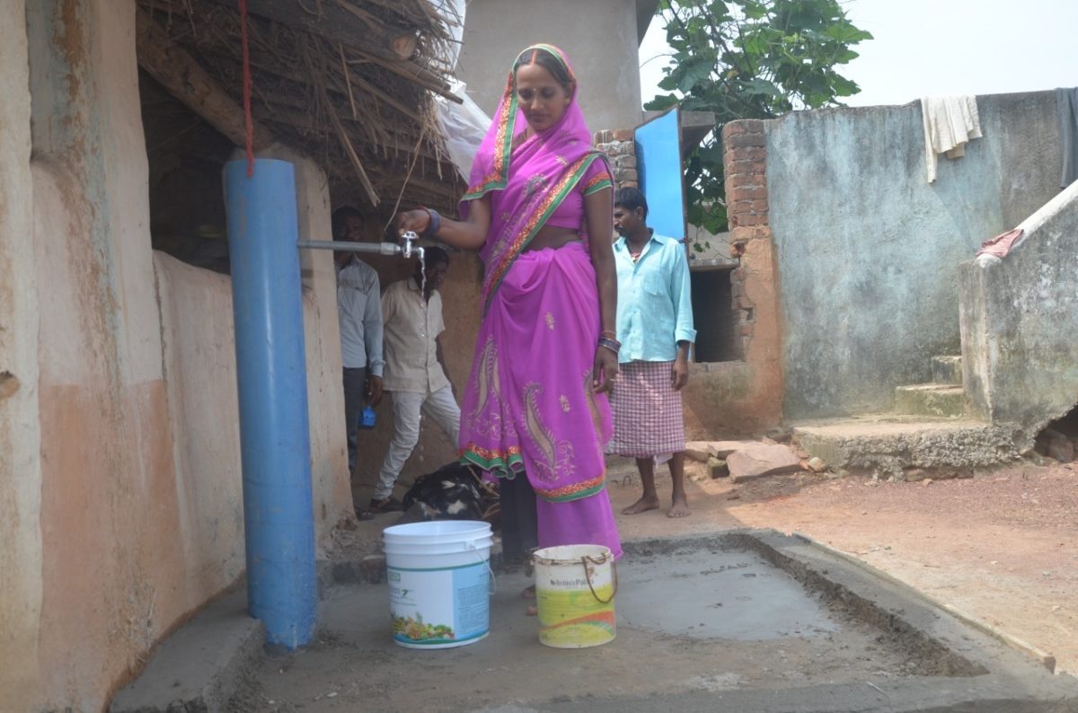 रायपुर : घरों में जल मिलने से महिलाओं के चेहरे पर झलकी खुशी