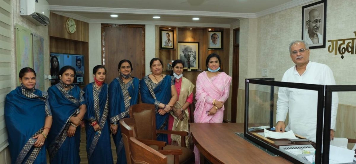 रायपुर : मुख्यमंत्री श्री भूपेश बघेल से सेन समाज की महिला प्रतिनिधि मंडल ने की मुलाकात