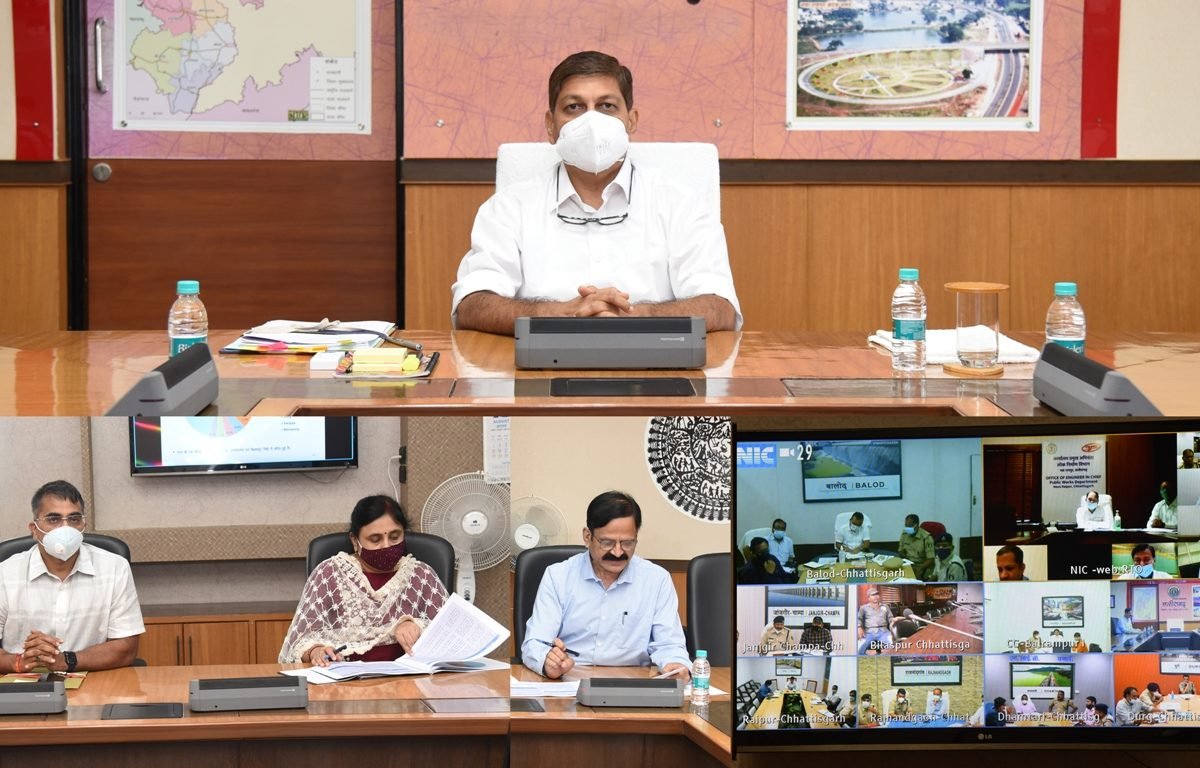 शासकीय कर्मचारी हेलमेट, सीटबेल्ट का उपयोग कर नागरिकों को करें प्रेरित