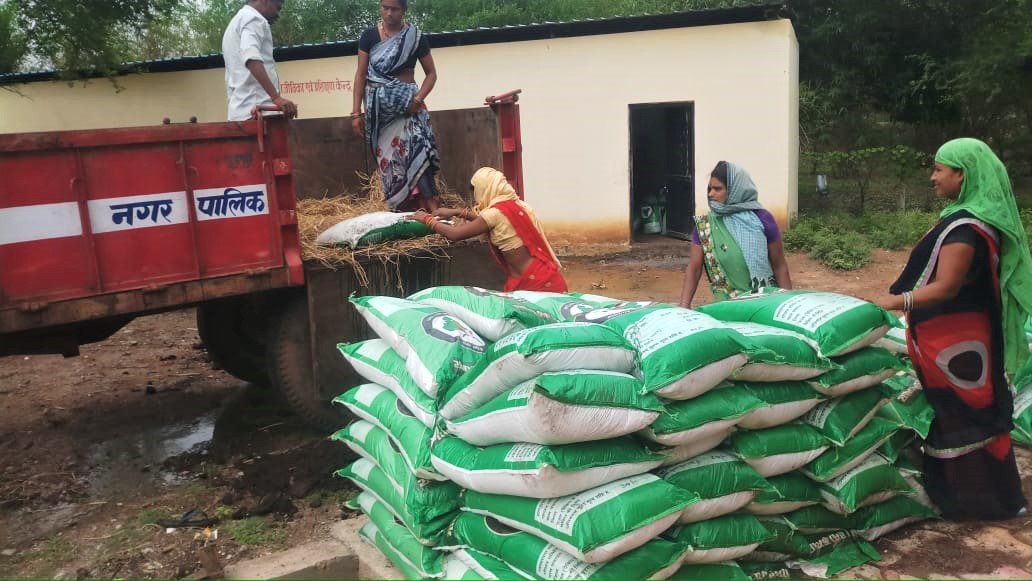 गोबर से गौठानों में बरस रहा धन