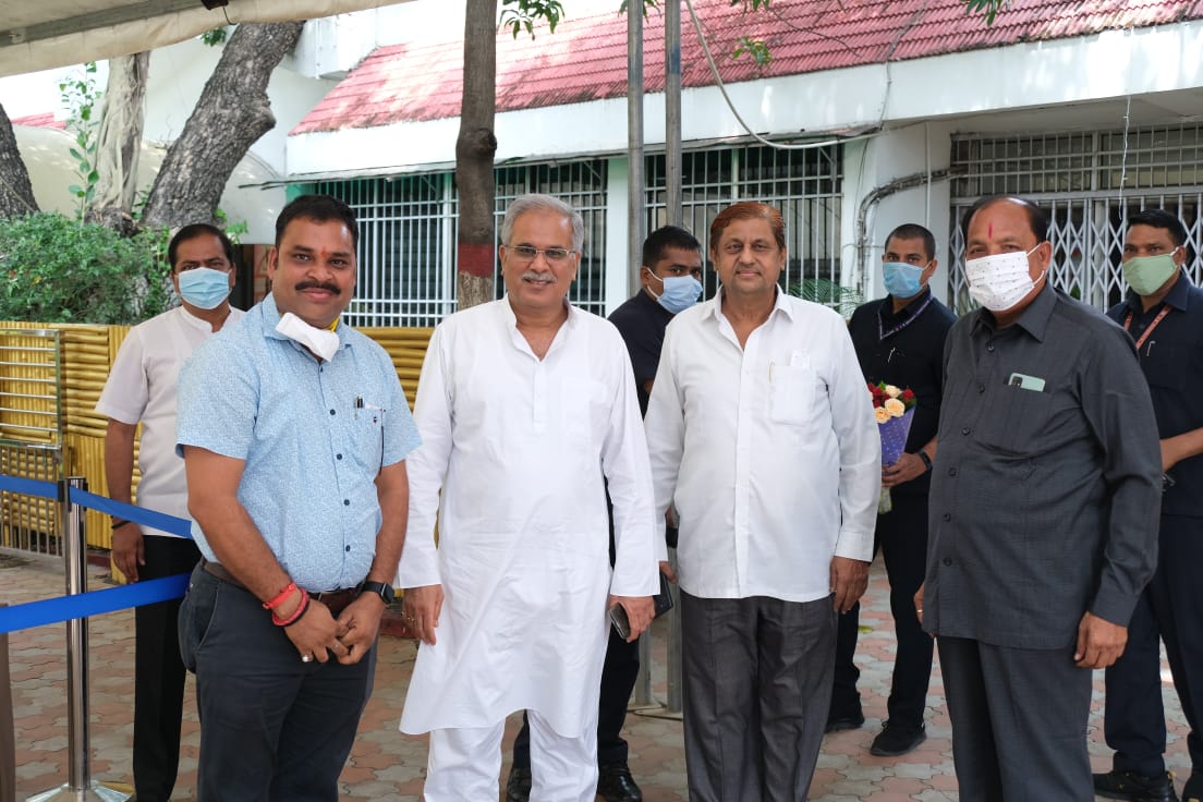 ​​​​​​​रायपुर : मुख्यमंत्री से क्रेडा के नवनियुक्त सदस्य श्री कन्हैया अग्रवाल ने की सौजन्य मुलाकात