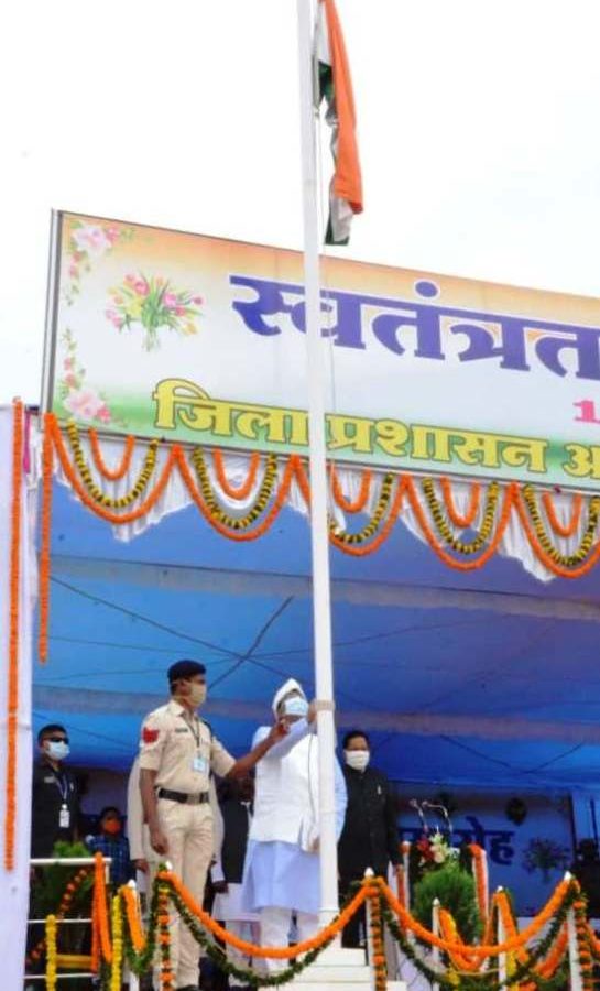 रायपुर :  नारायणपुर जिले में गरिमामय ढंग से मनाया गया स्वतंत्रता दिवस :  संसदीय सचिव श्री गुरूदयाल सिंह बंजारे ने किया ध्वजारोहण
