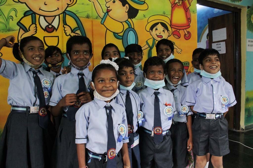 बच्चों की चहल-पहल से स्कूलों में लौटी रौनक