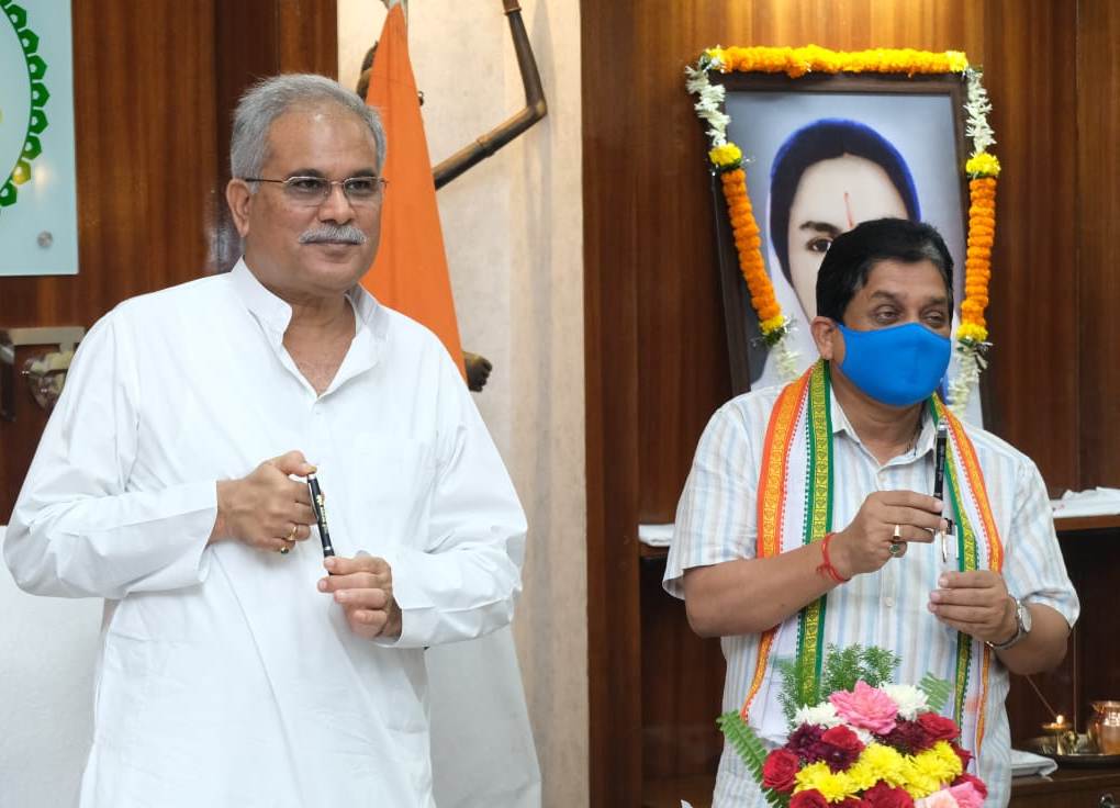 रायपुर : मुख्यमंत्री ने मिनीमाता स्मृति दिवस पर ’सद्भावना कलम’ का विमोचन किया