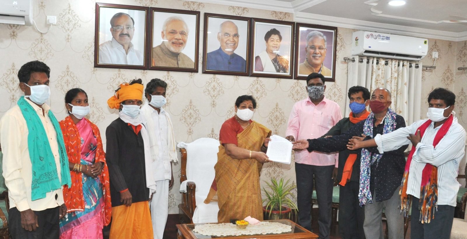 राज्यपाल को किसानों ने अपनी समस्याओं से अवगत कराया