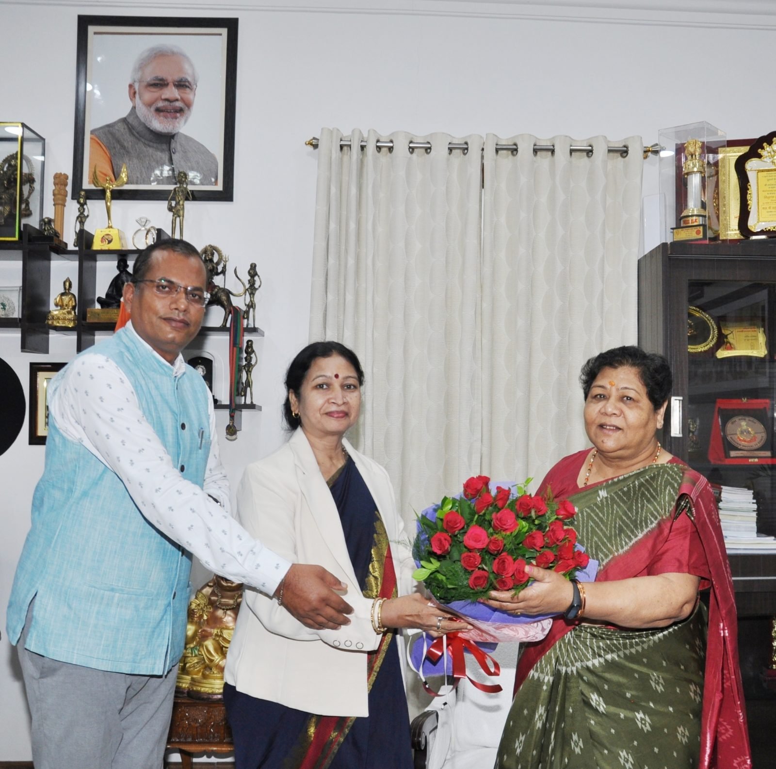 रायपुर :  राज्यपाल से छत्तीसगढ़ लोक सेवा आयोग के सदस्यों ने मुलाकात की