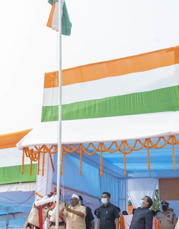 रायपुर :  संसदीय सचिव श्री चिन्तामणी महाराज ने जशपुर में किया ध्वजारोहण :  जिले में हर्षाेल्लास के साथ मनाया गया 75 वां स्वतंत्रता दिवस समारोह
