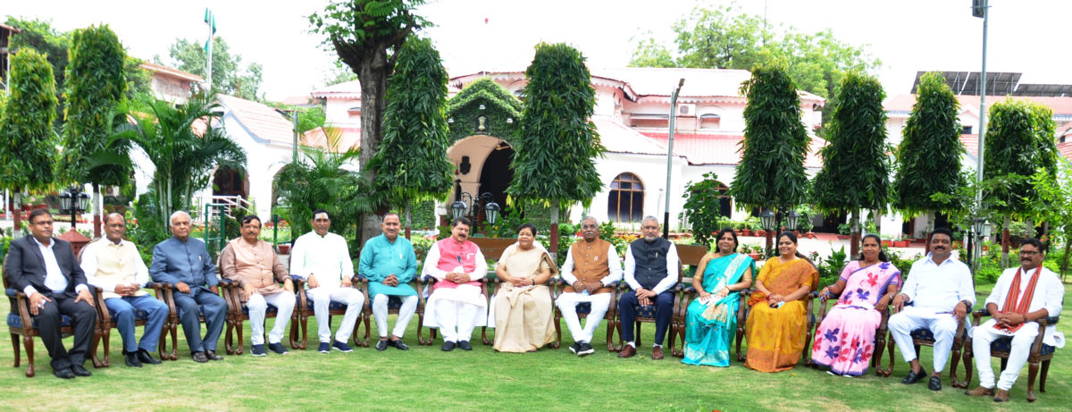 रायपुर : राज्यपाल को गुजरात विधानसभा के प्रतिनिधिमण्डल ने गुजरात आने का दिया निमंत्रण