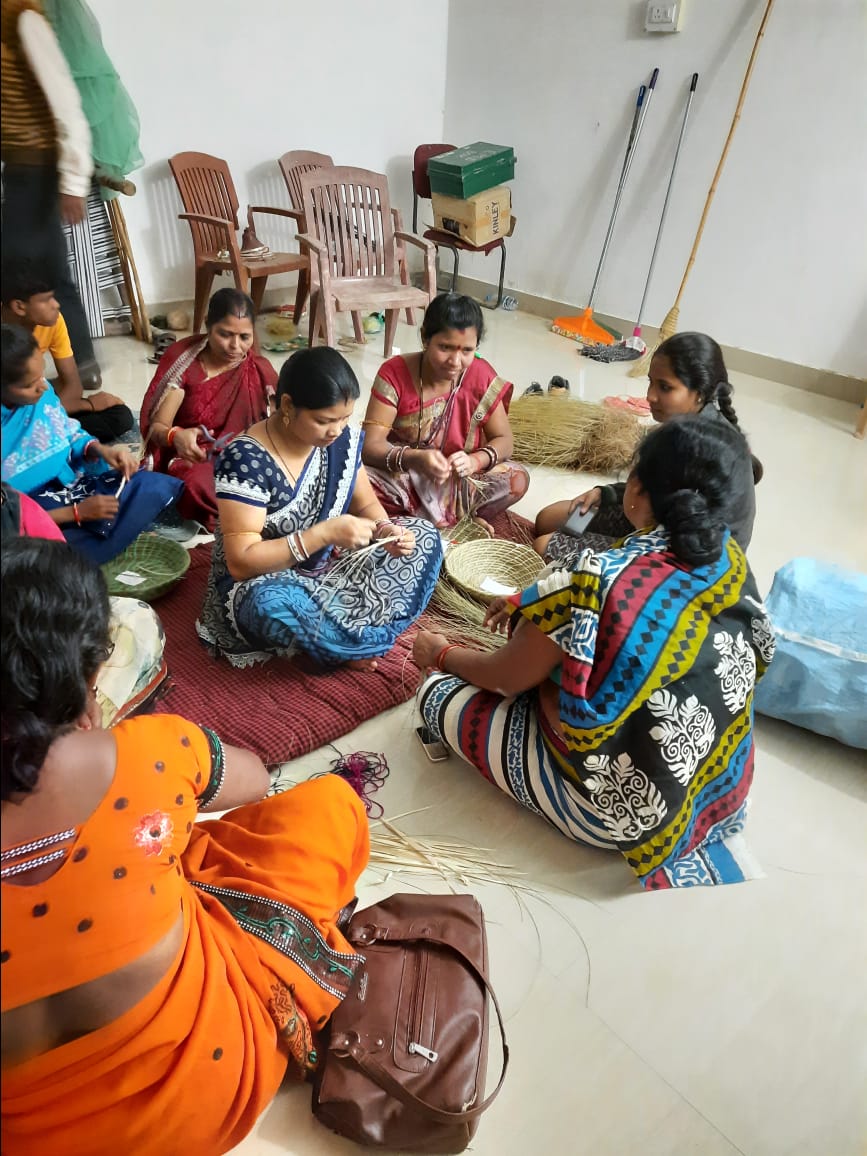 रायगढ़ : सवई घास से तैयार हो रही महिलाओं के स्वावलंबन की डोर