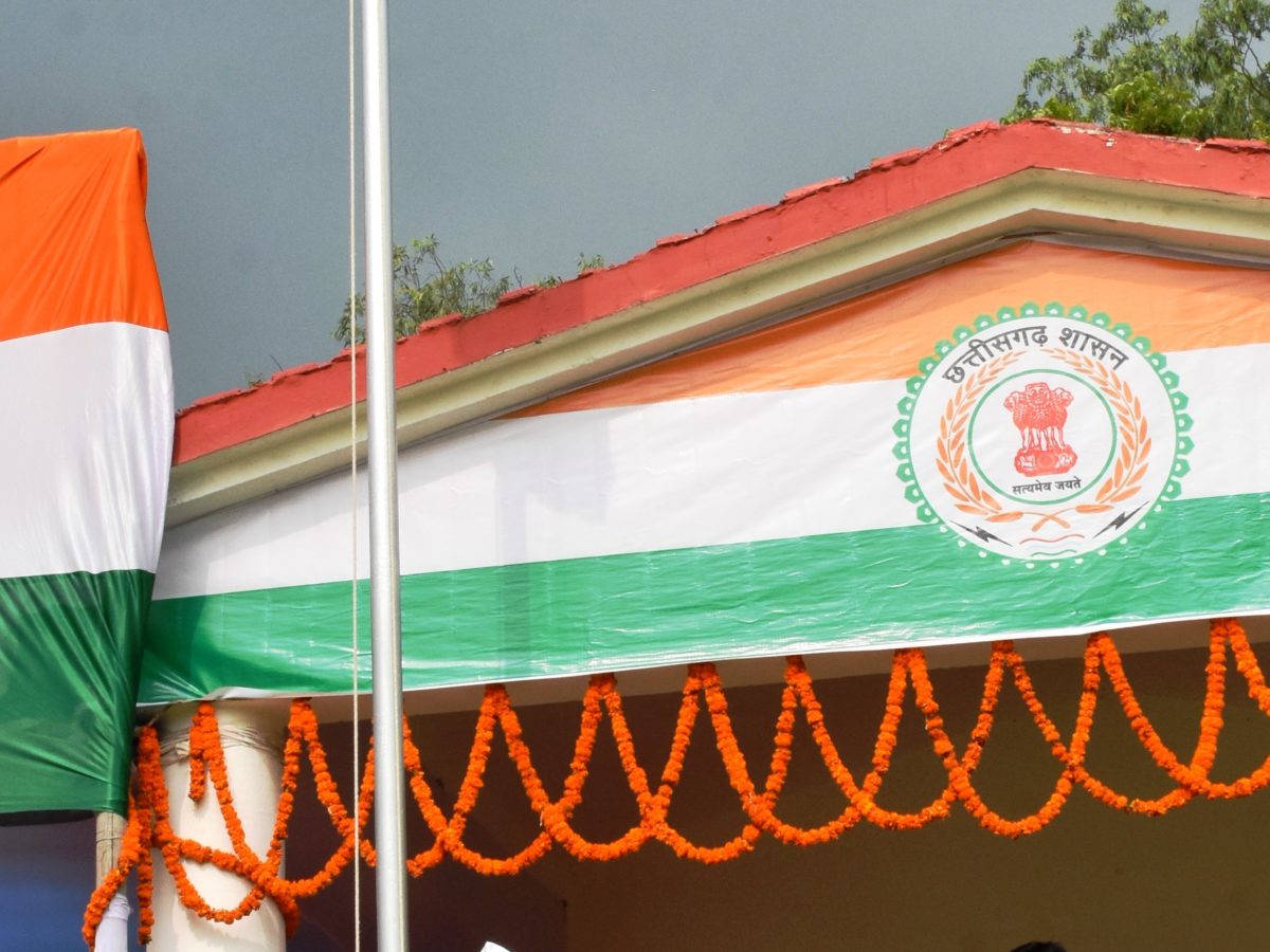 रायपुर :  महासमुंद जिले में सोशल डिस्टेंसिंग के साथ मनाया गया 75वां स्वतंत्रता दिवस :  गृह मंत्री श्री ताम्रध्वज साहू ने मुख्य समारोह में किया ध्वजारोहण
