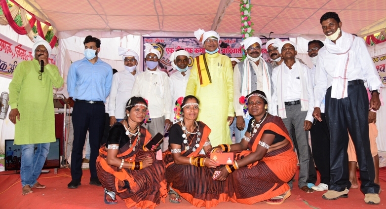 कोण्डागांव :  संवैधानिक अधिकारों को जानकर युवा आदिवासी संस्कृति को साथ लेकर करें विकास- विधायक मोहन मरकाम
