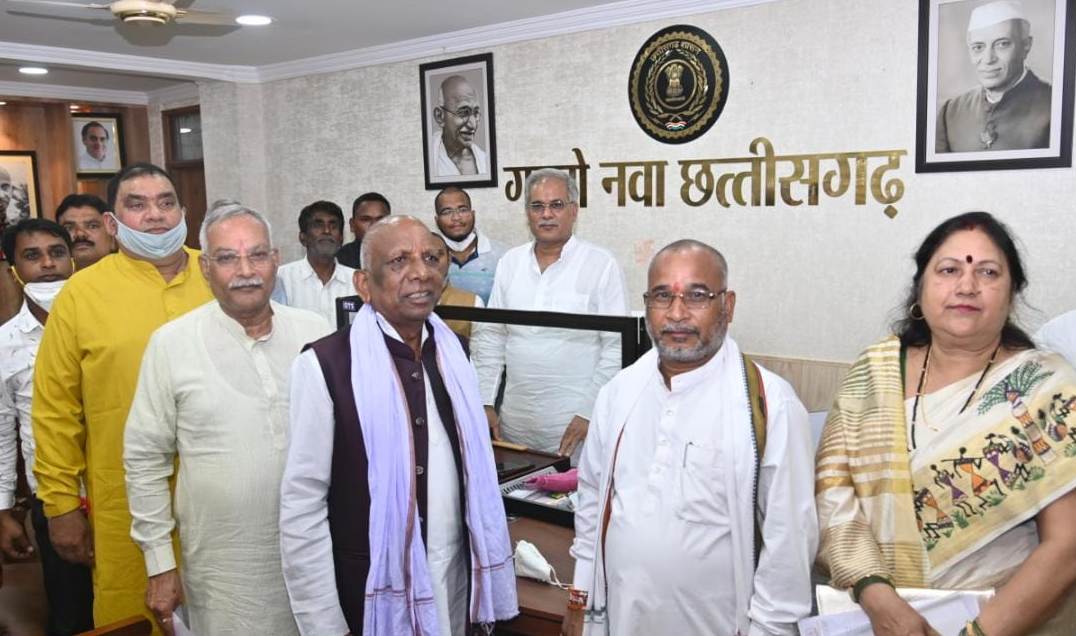 रायपुर : मुख्यमंत्री से छत्तीसगढ़ राज्य कृषक कल्याण परिषद के  पदाधिकारियों ने मुलाकात की