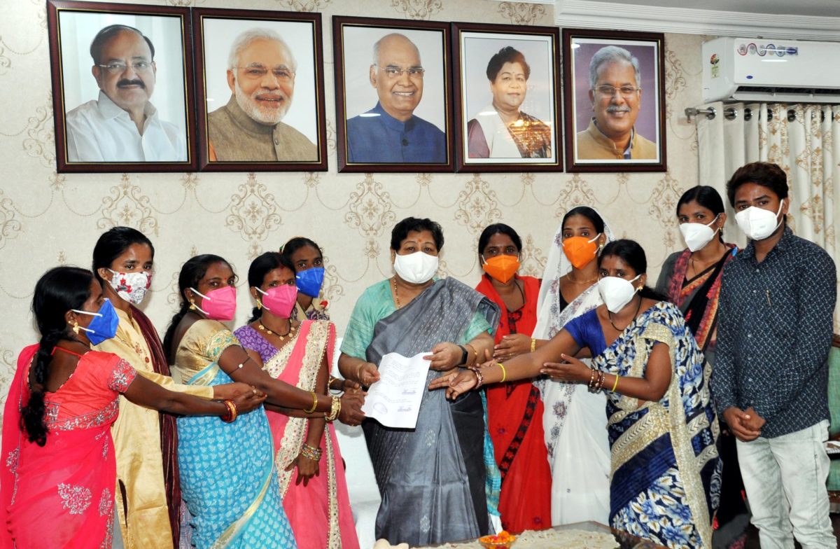 रायपुर : राज्यपाल ने सुपेबेड़ा की महिलाओं की समस्याओं को सुनकर मंत्री को समाधान करने के निर्देश दिए